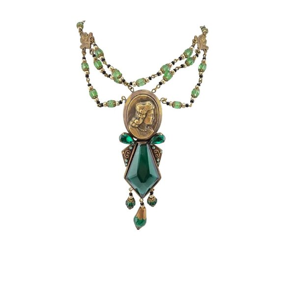 Beautiful Green Glass Reworked Czech Pendant Necklace (A8583) - Picture 3 of 6